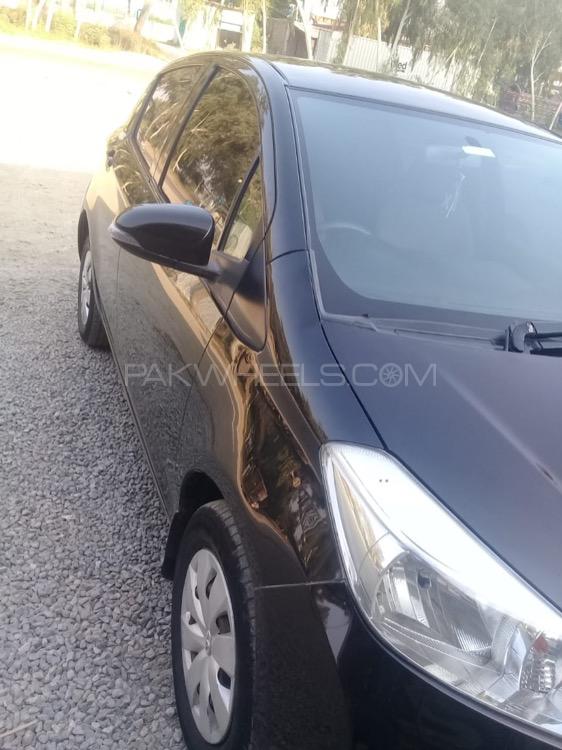 Toyota Vitz 2011 for Sale in Nowshera Image-1