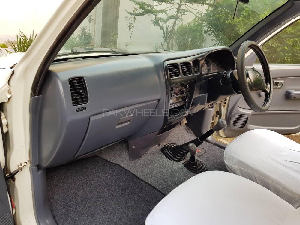 Toyota Hilux 2002 for Sale in Lahore Toyota Hilux 2002 for Sale in Lahore Image-12