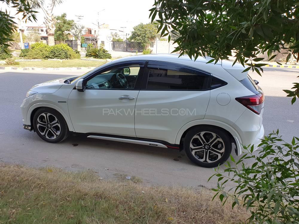 Honda Vezel 2016 for Sale in Multan Image-1