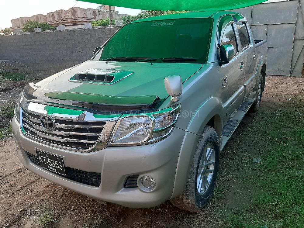 Toyota Hilux 2011 for Sale in Dera ismail khan Image-1