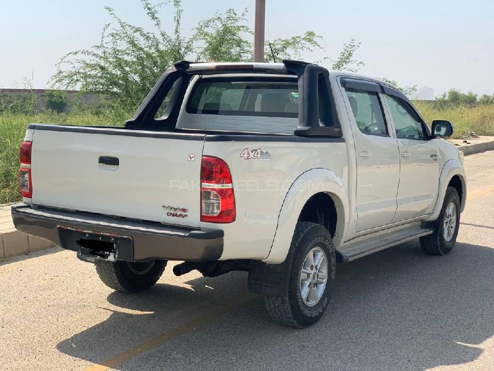 Toyota Hilux 2015 for Sale in Karachi Toyota Hilux 2015 for Sale in Karachi Image-5