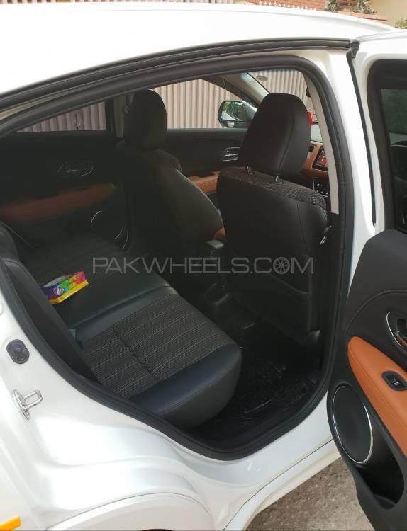 Honda Vezel 2015 for Sale in Rawalpindi Honda Vezel 2015 for Sale in Rawalpindi Image-4