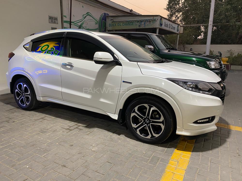 Honda Vezel 2015 for Sale in Multan Image-1