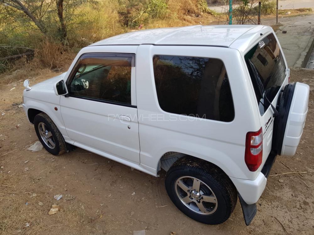 Mitsubishi pajero mini 2012