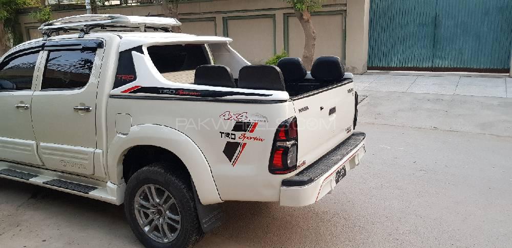 Toyota Hilux 2013 for Sale in Peshawar Toyota Hilux 2013 for Sale in Peshawar Image-9