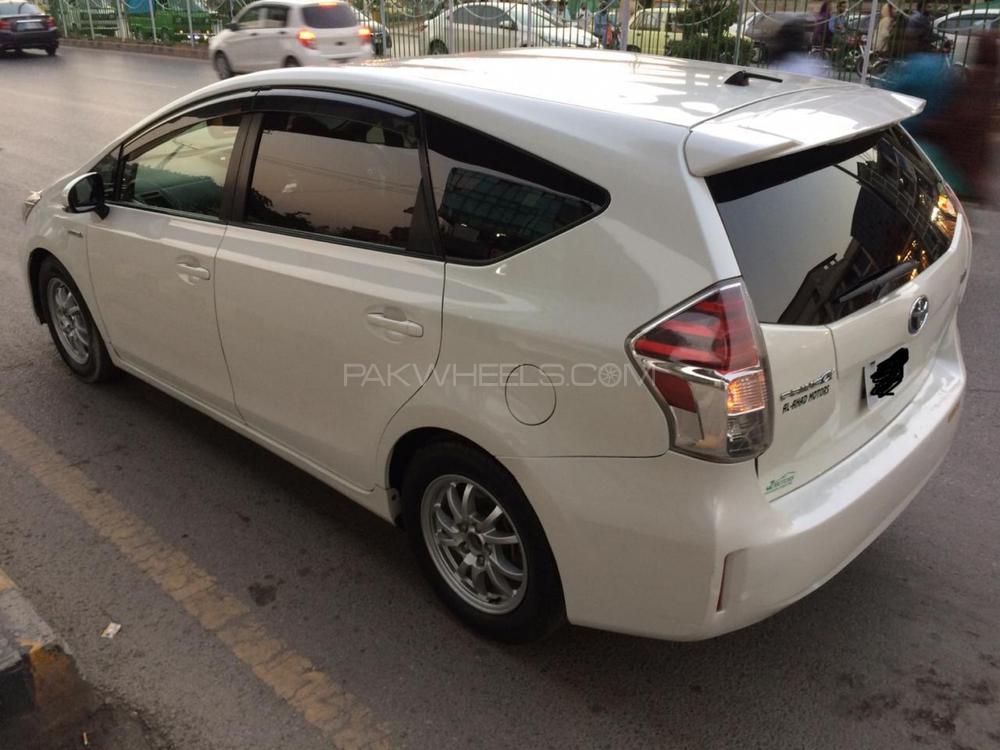 Toyota Prius Alpha 2015 for Sale in Rawalpindi Image-1