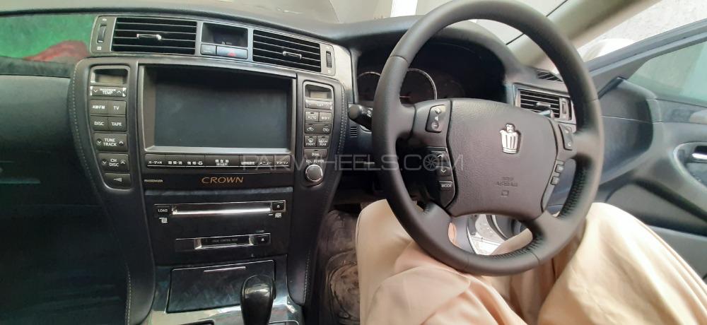 Toyota Crown 2004 for Sale in Rawalpindi Toyota Crown 2004 for Sale in Rawalpindi Image-3