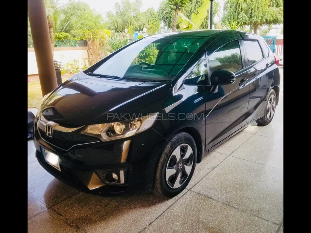 Honda Fit 2016 for Sale in Lahore Image-1