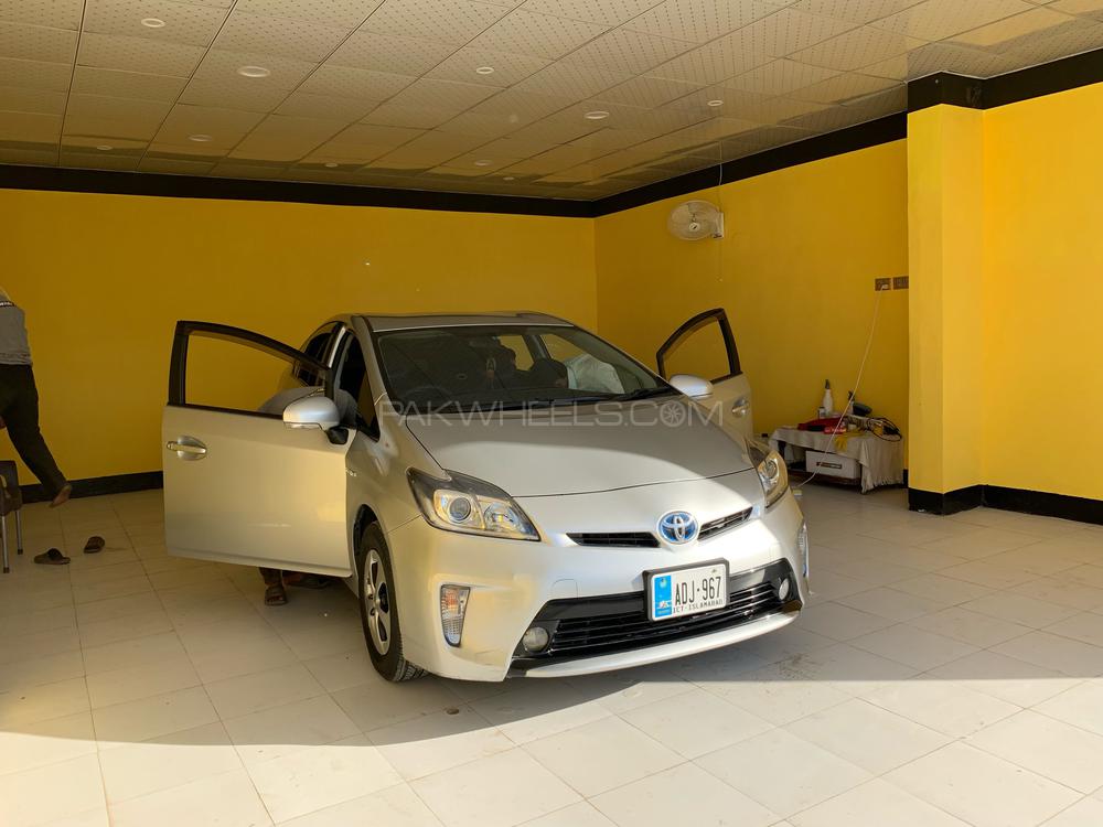 Toyota Prius 2013 for Sale in Peshawar Toyota Prius 2013 for Sale in Peshawar Image-4