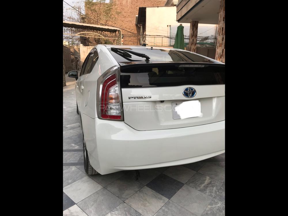 Toyota Prius 2014 for Sale in Peshawar Toyota Prius 2014 for Sale in Peshawar Image-4