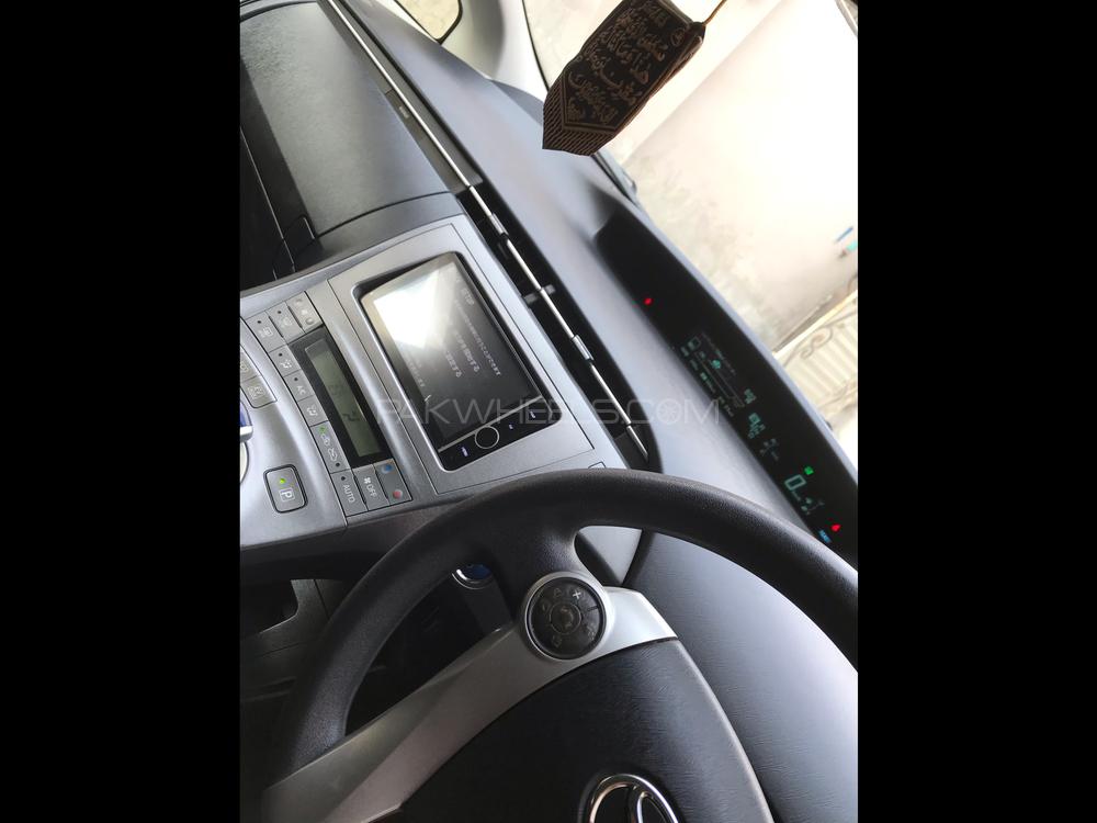 Toyota Prius 2014 for Sale in Peshawar Toyota Prius 2014 for Sale in Peshawar Image-9