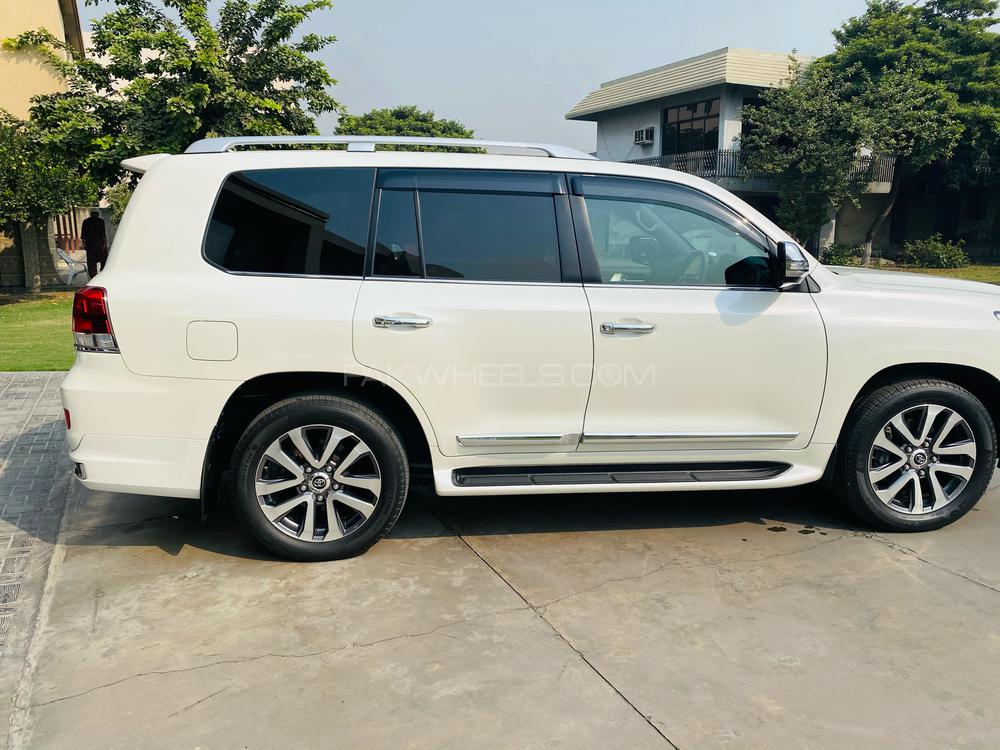 Toyota Land Cruiser 2015 for Sale in Lahore Toyota Land Cruiser 2015 for Sale in Lahore Image-9