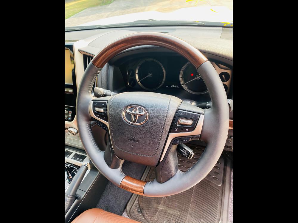 Toyota Land Cruiser 2015 for Sale in Lahore Toyota Land Cruiser 2015 for Sale in Lahore Image-10