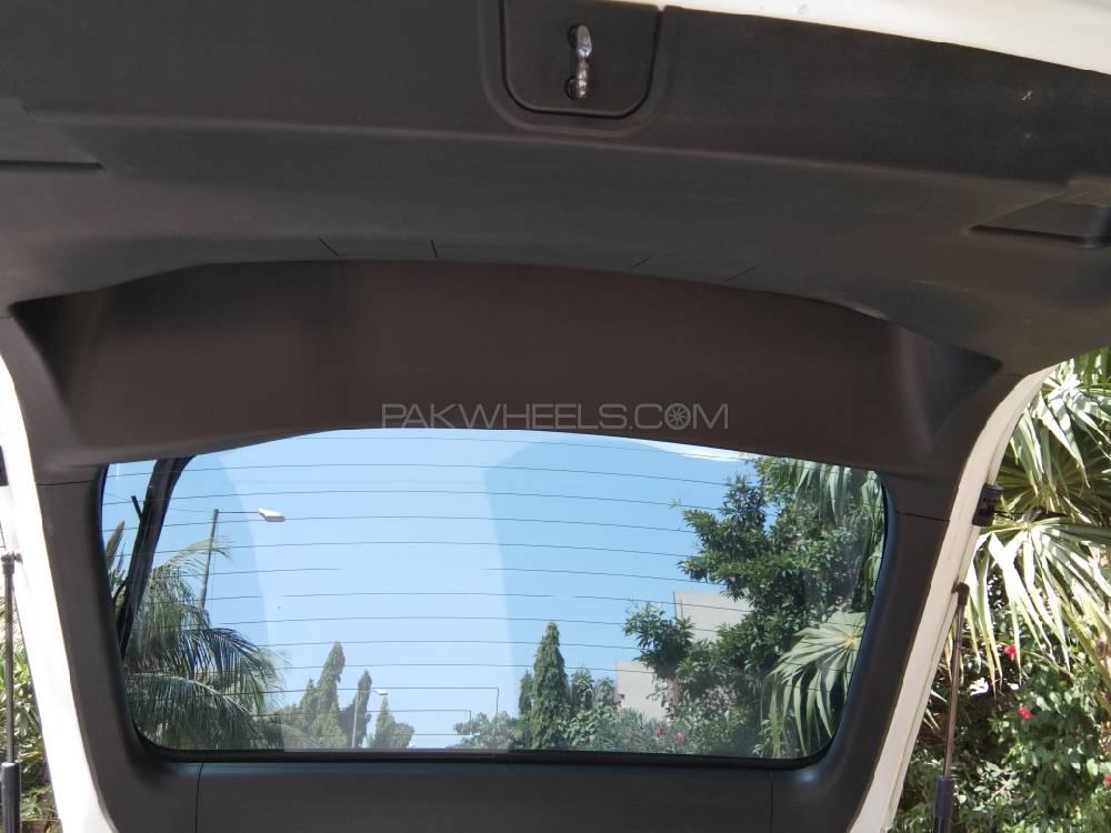 Toyota Prius 2013 for Sale in Karachi Toyota Prius 2013 for Sale in Karachi Image-13