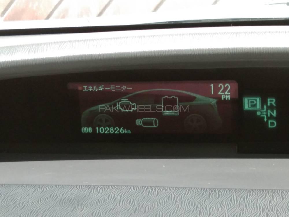 Toyota Prius 2013 for Sale in Karachi Toyota Prius 2013 for Sale in Karachi Image-17
