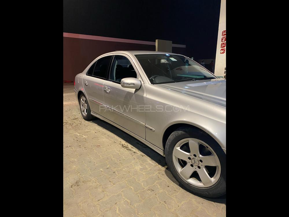 Mercedes Benz E Class 2004 for Sale in Lahore Mercedes Benz E Class 2004 for Sale in Lahore Image-3