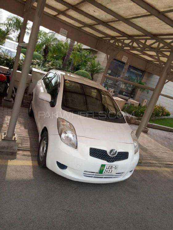 Toyota Vitz 2005 for Sale in Lahore Image-1