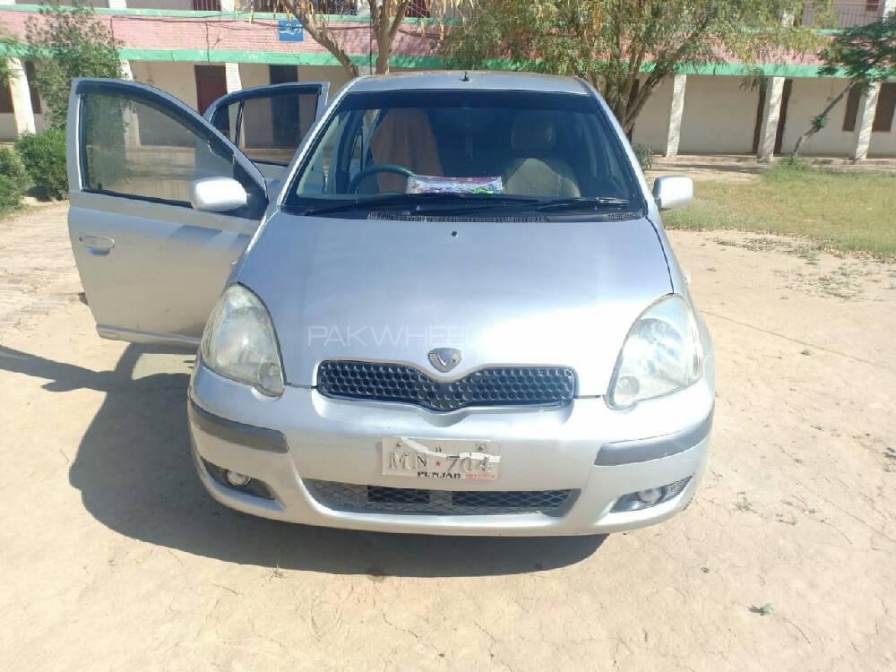 Toyota Vitz 2000 for Sale in Bannu Image-1