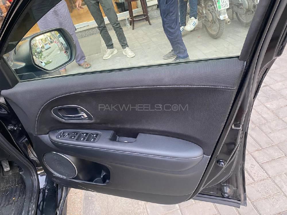 Honda Vezel 2020 for Sale in Bahawalpur Honda Vezel 2020 for Sale in Bahawalpur Image-7