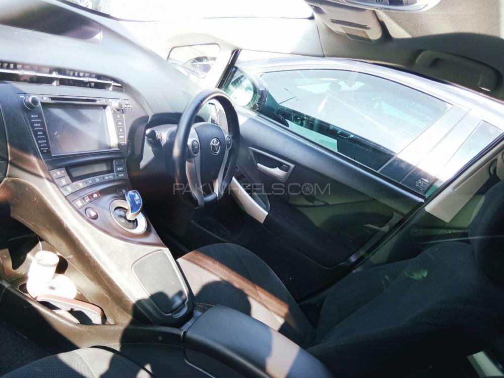 Toyota Prius 2013 for Sale in Rawalpindi Toyota Prius 2013 for Sale in Rawalpindi Image-7
