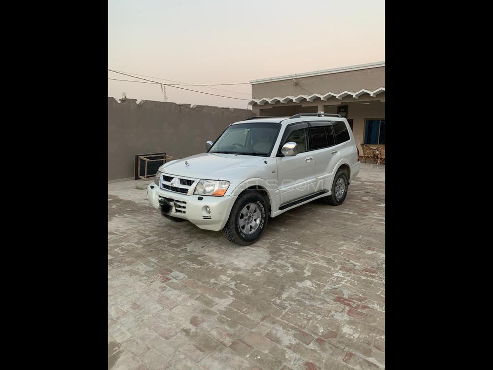 Mitsubishi Pajero 2005 for Sale in Multan Mitsubishi Pajero 2005 for Sale in Multan Image-2