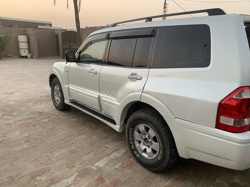 Mitsubishi Pajero 2005 for Sale in Multan Mitsubishi Pajero 2005 for Sale in Multan Image-3