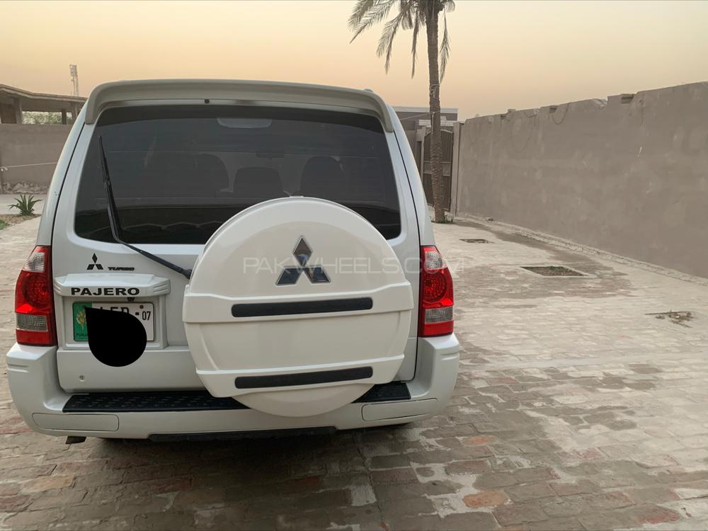 Mitsubishi Pajero 2005 for Sale in Multan Mitsubishi Pajero 2005 for Sale in Multan Image-4