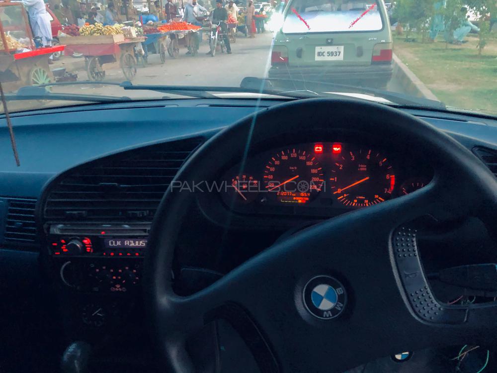 BMW 3 Series 1998 for Sale in Peshawar BMW 3 Series 1998 for Sale in Peshawar Image-7