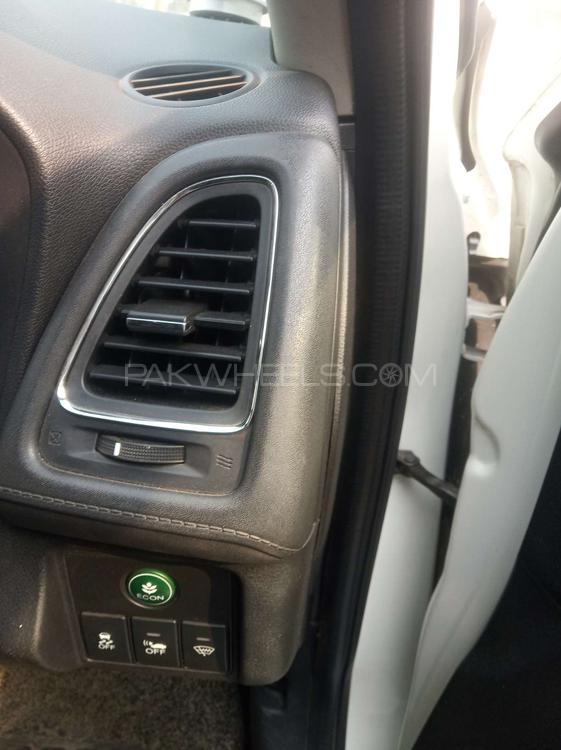 Honda Vezel 2015 for Sale in Gujranwala Honda Vezel 2015 for Sale in Gujranwala Image-11