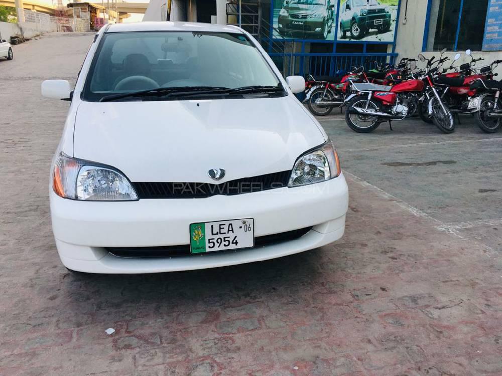 Toyota Platz 2002 for Sale in Peshawar Image-1