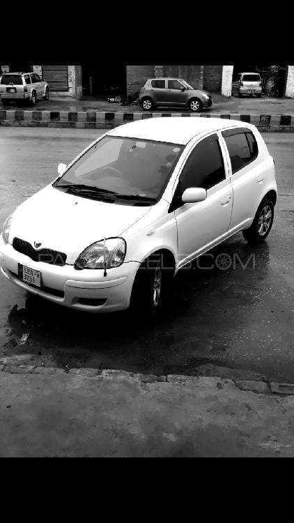 Toyota Vitz 2004 for Sale in Mardan Image-1