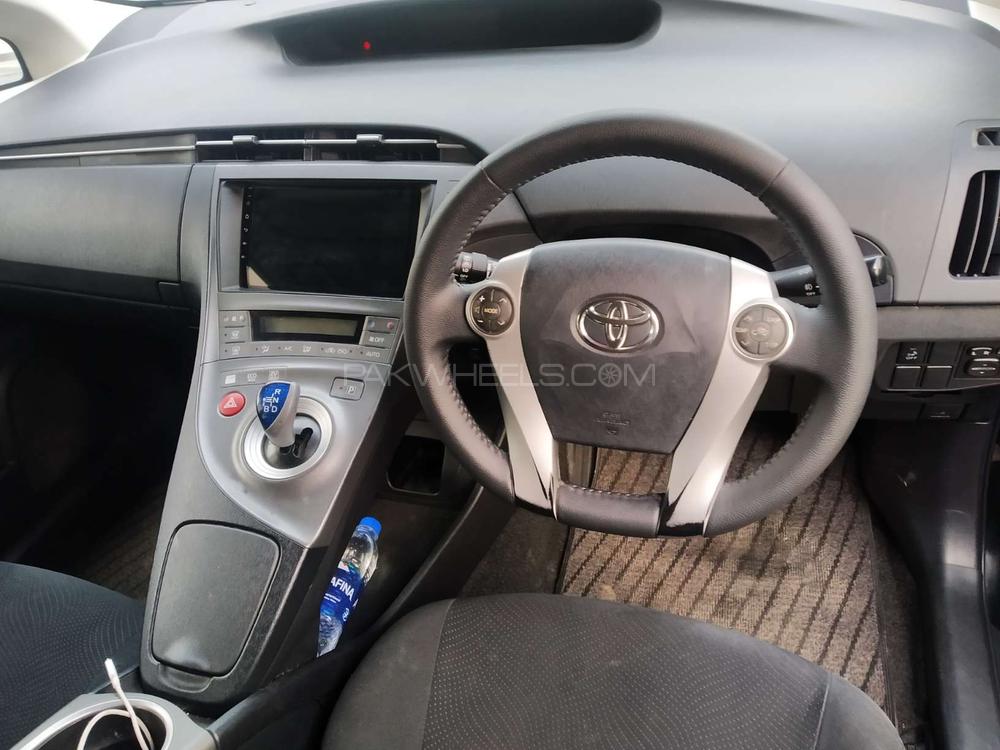 Toyota Prius 2012 for Sale in Lahore Toyota Prius 2012 for Sale in Lahore Image-5