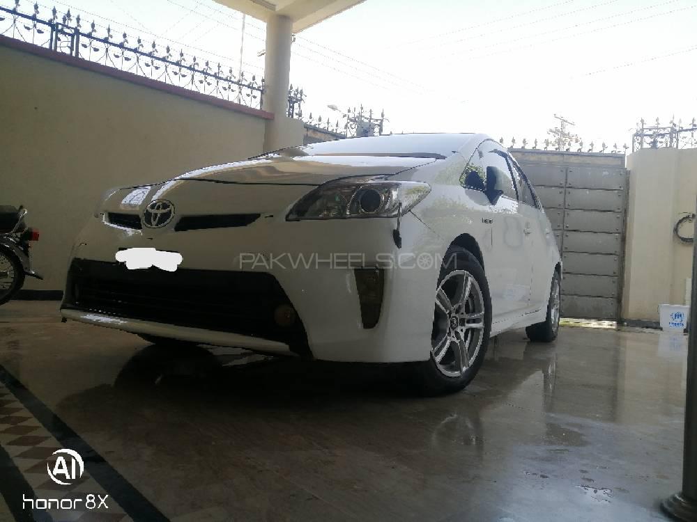 Toyota Prius 2013 for Sale in Peshawar Toyota Prius 2013 for Sale in Peshawar Image-3
