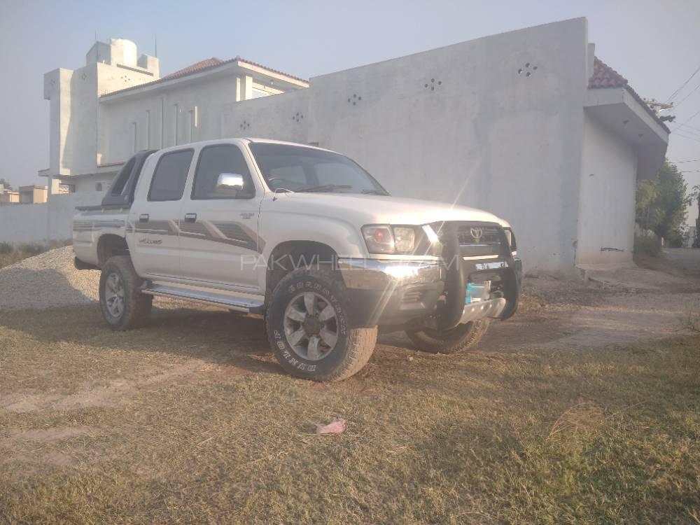 Toyota Hilux 2004 for Sale in Islamabad Image-1