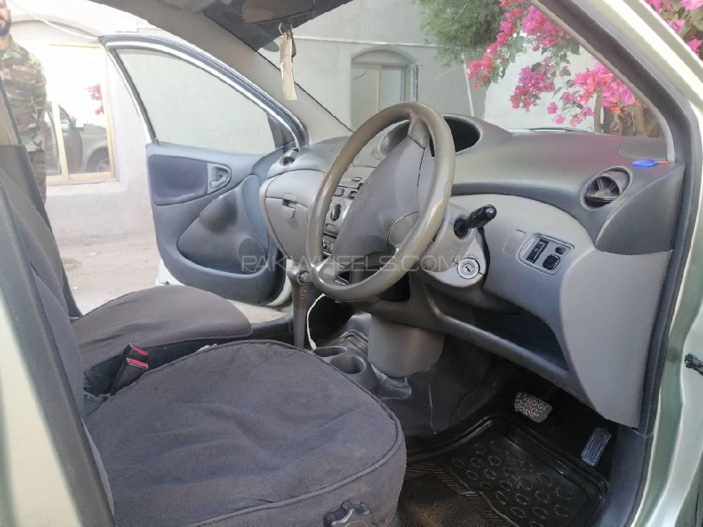 Toyota Vitz 2001 for Sale in Nowshera cantt Image-1