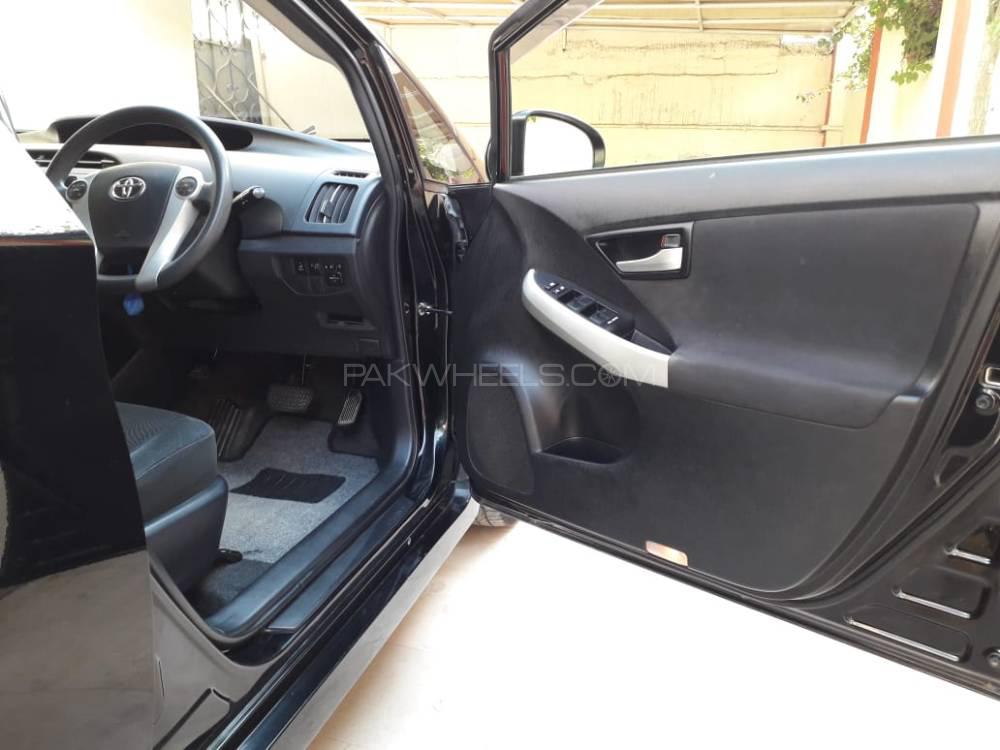 Toyota Prius 2013 for Sale in Multan Toyota Prius 2013 for Sale in Multan Image-10