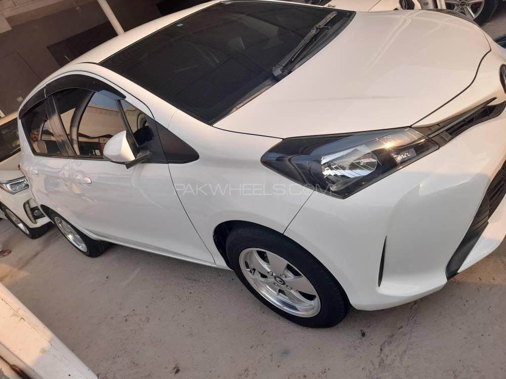 Toyota Vitz 2014 for Sale in Kohat Image-1