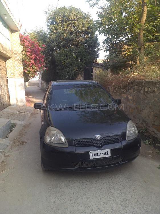 Toyota Vitz 2000 for Sale in Swabi Image-1