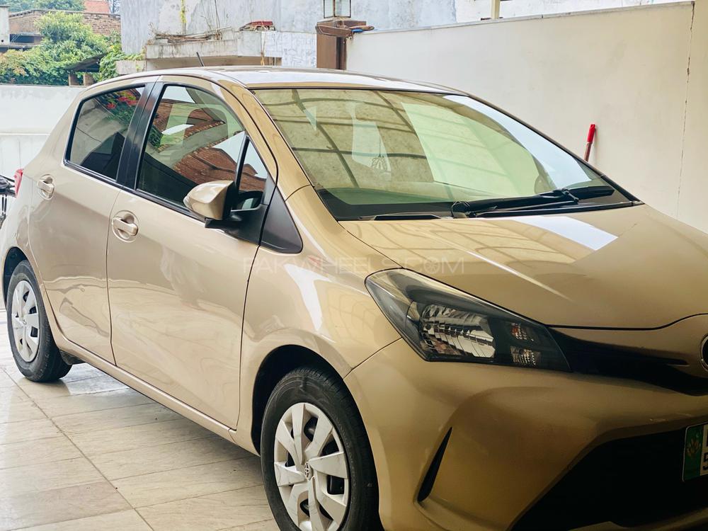 Toyota Vitz 2015 for Sale in Peshawar Image-1