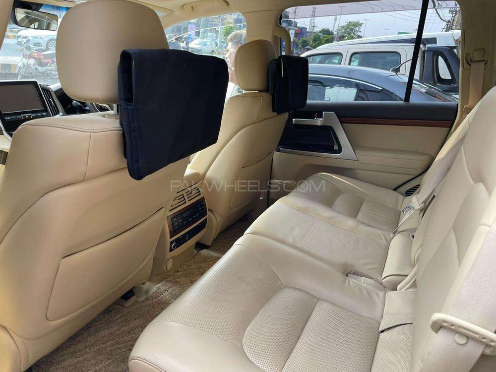 Toyota Land Cruiser 2016 for Sale in Lahore Toyota Land Cruiser 2016 for Sale in Lahore Image-4