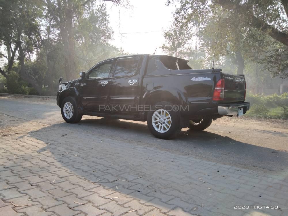 Toyota Hilux 2015 for Sale in Multan Toyota Hilux 2015 for Sale in Multan Image-14