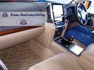 Toyota Land Cruiser 2017 for Sale in Karachi Toyota Land Cruiser 2017 for Sale in Karachi Image-6