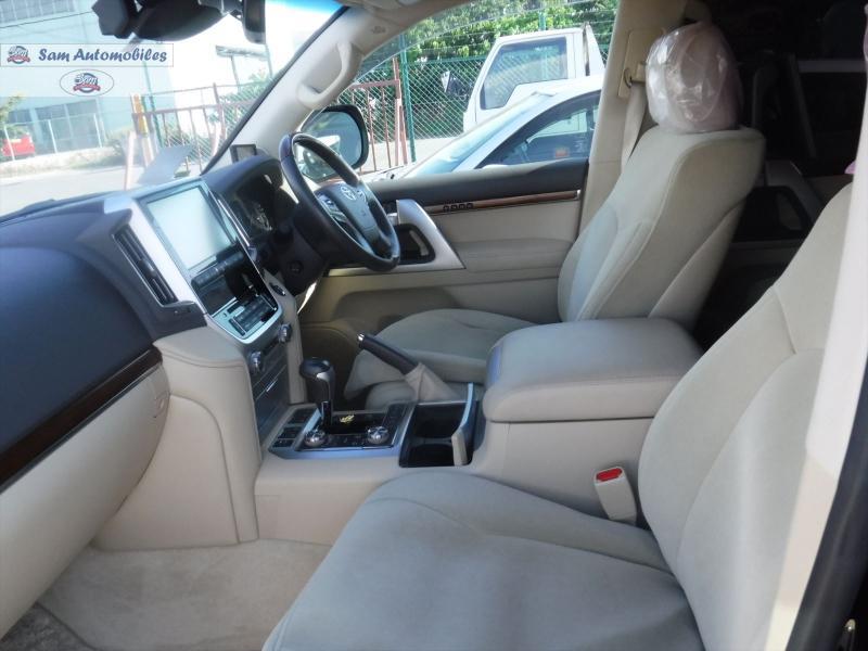 Toyota Land Cruiser 2017 for Sale in Karachi Toyota Land Cruiser 2017 for Sale in Karachi Image-7
