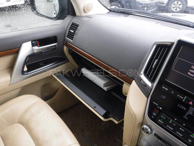 Toyota Land Cruiser 2016 for Sale in Lahore Toyota Land Cruiser 2016 for Sale in Lahore Image-5