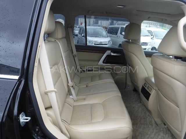 Toyota Land Cruiser 2016 for Sale in Lahore Toyota Land Cruiser 2016 for Sale in Lahore Image-8