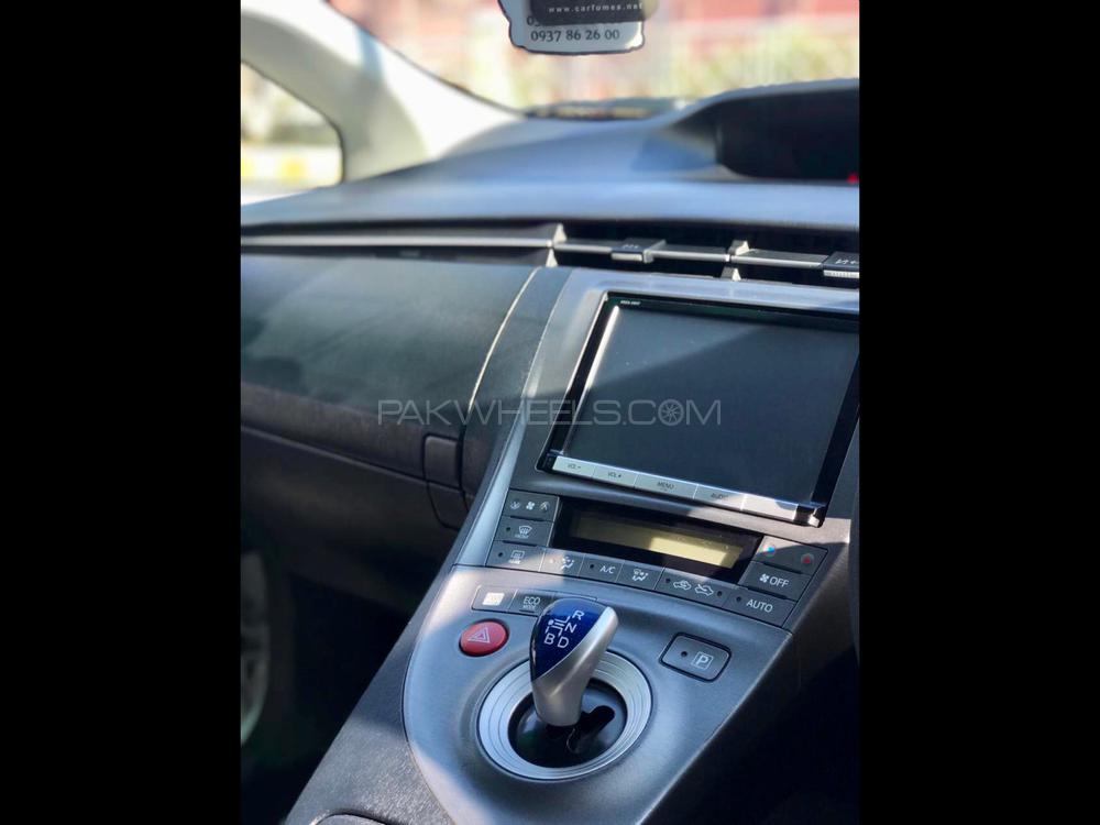 Toyota Prius 2014 for Sale in Peshawar Toyota Prius 2014 for Sale in Peshawar Image-4