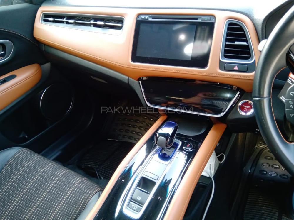 Honda Vezel 2016 for Sale in Sialkot Honda Vezel 2016 for Sale in Sialkot Image-7