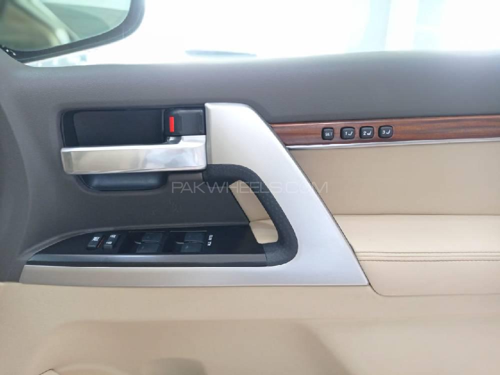 Toyota Land Cruiser 2017 for Sale in Karachi Toyota Land Cruiser 2017 for Sale in Karachi Image-8
