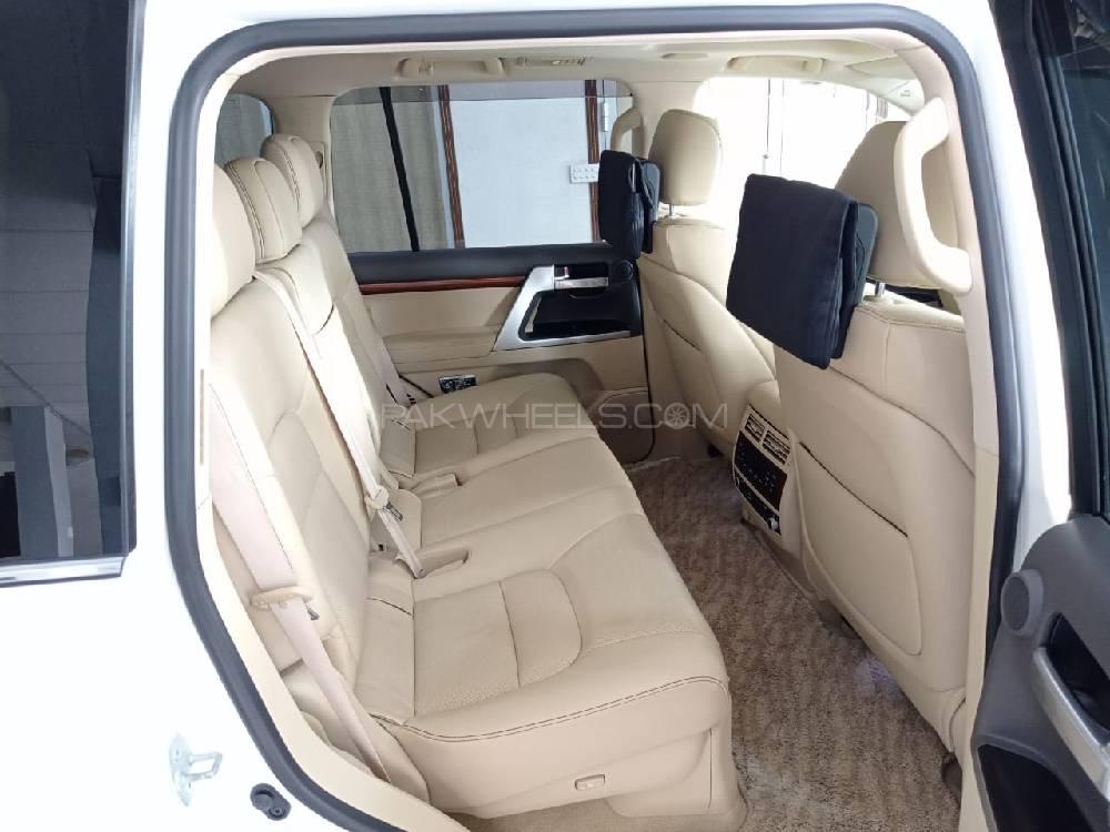 Toyota Land Cruiser 2017 for Sale in Karachi Toyota Land Cruiser 2017 for Sale in Karachi Image-7