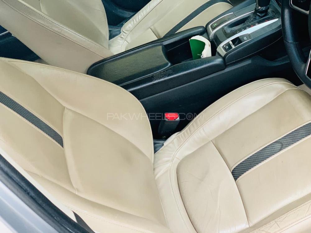 Honda Civic 2017 for Sale in Multan Honda Civic 2017 for Sale in Multan Image-10